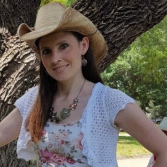 ๐  Meet your Posher: Valerie ๐ - Picture 14 of 16